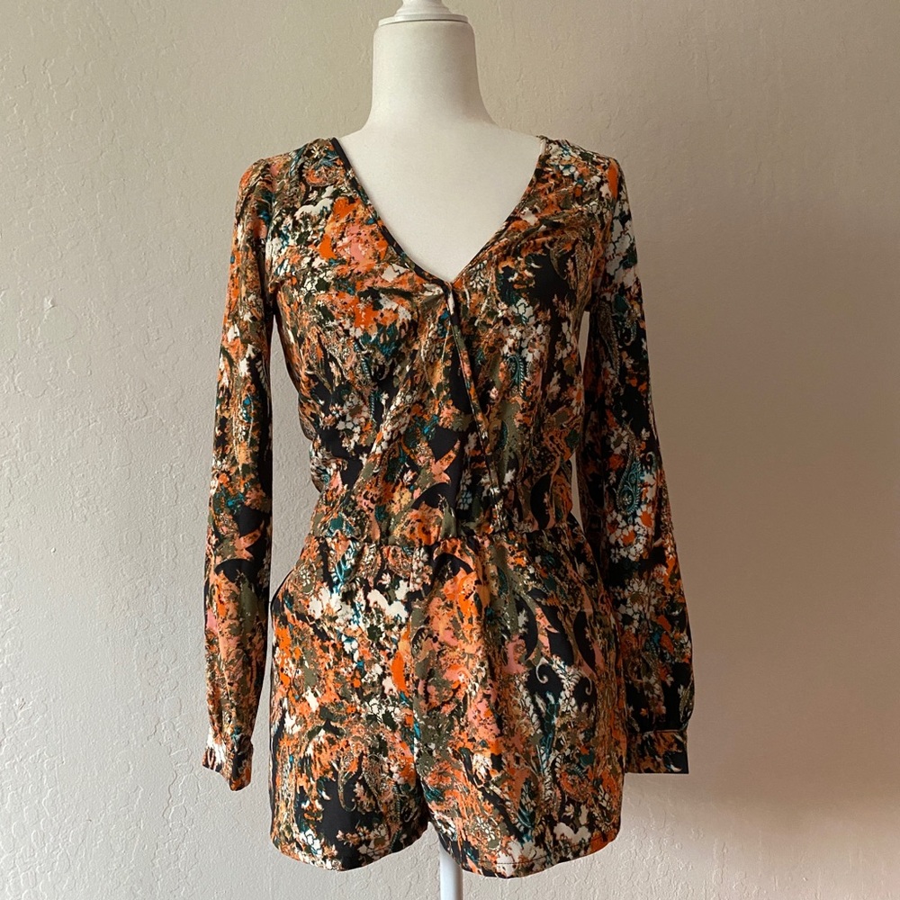 Socialite | long sleeve patterned romper